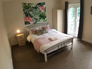 บ้านแบล็กเบอร์รี่ - นอน 6 คน พร้อมที่จอดรถและทีวี Netflix