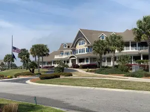 Serene Island Hideaway with Garden Views - Charming Coastal Retreat