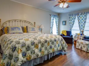 Serene Retreat - Winery Tours, Bird Watching, Country Living
