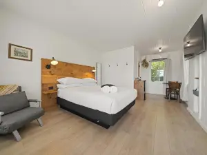Triangle Motel