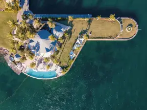 The Bannister Hotel & Yacht Club