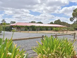 Inglewood Motel and Caravan Park Victoria
