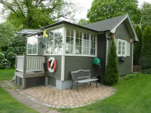 Serene lakeside cabin next to the sea just 10 minutes from Stockholm city!