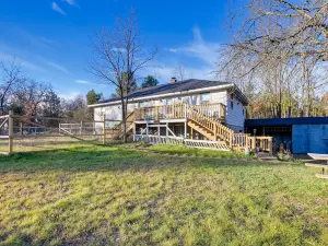 Peaceful Necedah Retreat 3 Mi to Lakes!