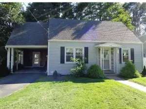 Crystal City Family Home - Comfort and Convenience