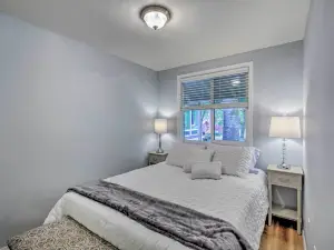 Cozy Cottage on Flower Farm w/ Baker Creek Views!