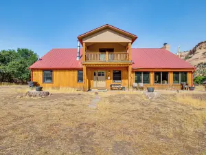 Colorado Nat'l Monument Views: Western Slope Cabin
