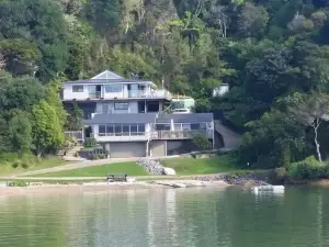 Water's Edge Holiday Home
