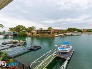 Elegant Waterfront Gem Where the Ocean Meets the Canal!