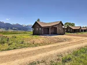 Peaceful Mtn Retreat ~ 43 Mi to Yellowstone!