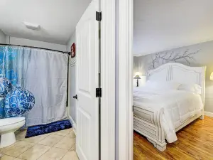 Cozy Manchester Getaway Near Skiing!