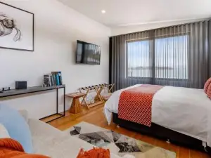 'The Alonnah' Beach House - Main House & Unit