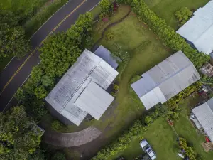 Beautiful home in the Heart of Hana, sleeps 4 with 2br/1b