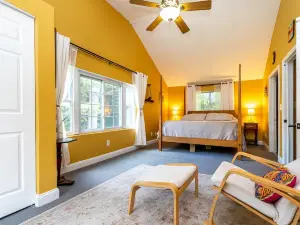 Executive 3Br Home. Dedicated Office - Quiet - Fully Furnished