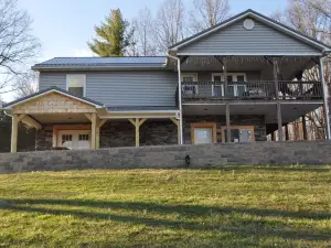 2-Bedroom Condo in the Heart of the Gorge!