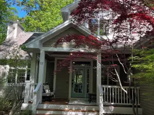 Luxury AC 4Bedroom 4.5bath house in Woodstone Sub.  Easy walk to downtown GA.