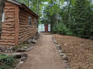 Private lakefront cabin on beautiful Munuscong Bay