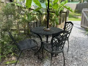 Quaint private cottage in the heart of Mandeville offers a quiet retreat.