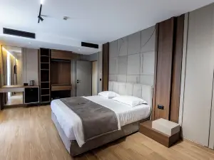 Bolt Boutique Hotel