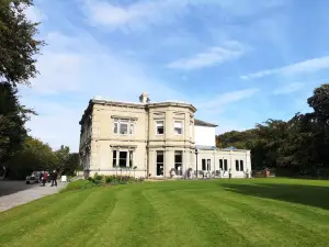 Cleatham Hall
