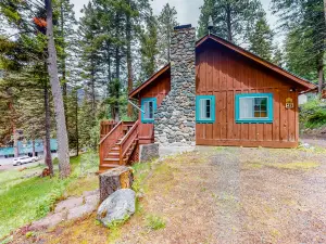 Open and Attractive House Close to the Lake w/Free WiFi & Wood-Burning Fireplace