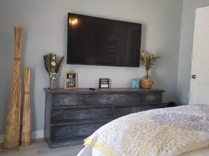 Close to Arts District and Local Dining - Bright Inviting Haven