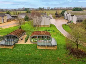 Unique 1 Bedroom Eco-Retreat in Old Chalford!