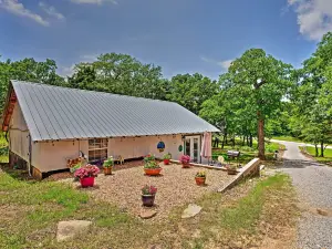 Lake Texoma Cabin - 1 Mi to Park and Boat Ramp!