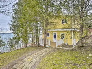 Waterfront Cottage on Sawmill Bay w/ Deck!