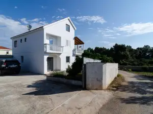 1 bedroom apartment with garden