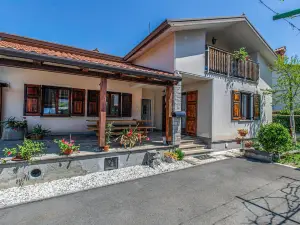 Amazing Home in Divaca with Wifi and 2 Bedrooms
