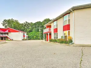 Sand Point Apartment w/ Proximity to Beaches!