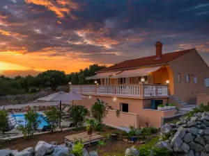 Villa Akulica with Heated Outdoor Pool and Seaview