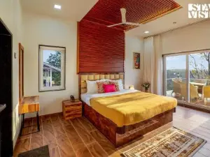StayVista's Glenview Villa - Mountain-View Oasis with Private Pool, Deck, Lawn & Indoor Fun