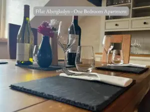 Llew Accommodation - The Townhouse