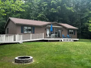 Lakefront Cottage on South Manistique Lake