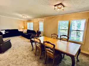 NEW LISTING! Jack The Horse Lake Cabin -Pool Table-Wifi-Tub-Deck-Rest&Relax