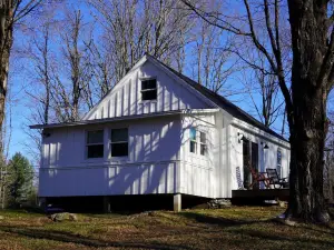 Beautiful 2-Bedroom + Loft with Hot Tub at Lake Ashmere