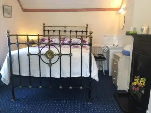 Cummins Cottages