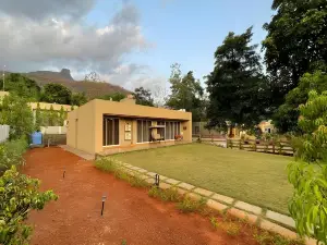 Crystal, Finest, calmest villa in middle of Hills