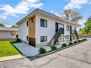 Convenient 2Br Apt w Covered Parking SLC
