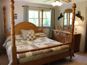 Hilltop Getaway on 140+ private wooded acres with trails, pond, beautiful view!!
