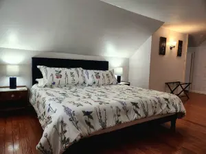 Spacious Backyard Oasis with Entertainment Options - Inviting Family Retreat