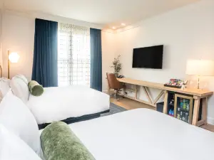 Hotel Versailles