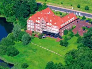 諾伊斯特雷利茨法薩奈瑞公園酒店