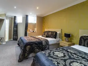 OYO 더 코모도어 비치 호텔