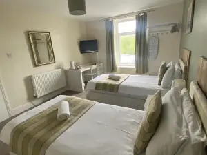 Number 19 Guest House - Self Check in - under 4 Miles from Barrow in Furness