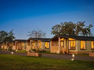 Silverwood Luxury Lodges & Bistro Barn