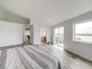 ดาดฟ้าพร้อมวิวทะเลสาบบาร์คลีย์: บ้านพักสำหรับครอบครัวที่กว้างขวาง!