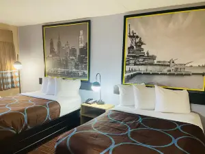 Super 8 by Wyndham Gloucester